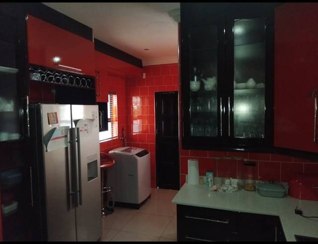 4 BEDROOM FREEHOLD FOR SALE IN WOODHILL ESTATE